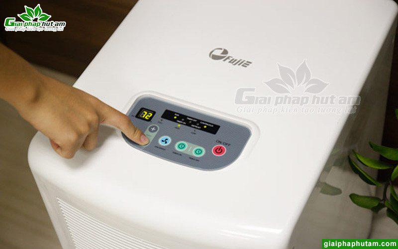 Hình ảnh thực tế bảng điều khiển máy hút ẩm FujiE HM-650EB
