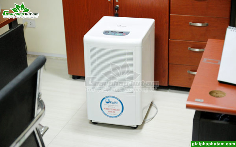 Máy hút ẩm FujiE HM-650EB hoạt động hoàn toàn tự động